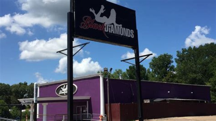 2 Jackson strip clubs shut down over judgment