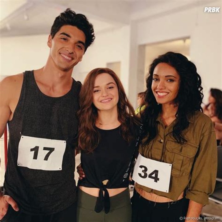 A barraca do beijo Maisie Richardson, Noah Flynn, Lee, Joey King