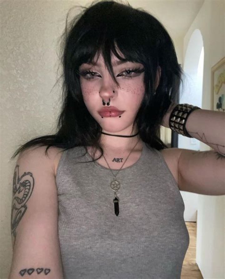 Alt girl taking big loads r/FacialFun