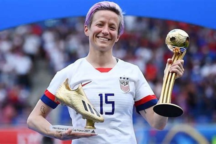 Americana Megan Rapinoe vence Bola de Ouro LusoAmericano