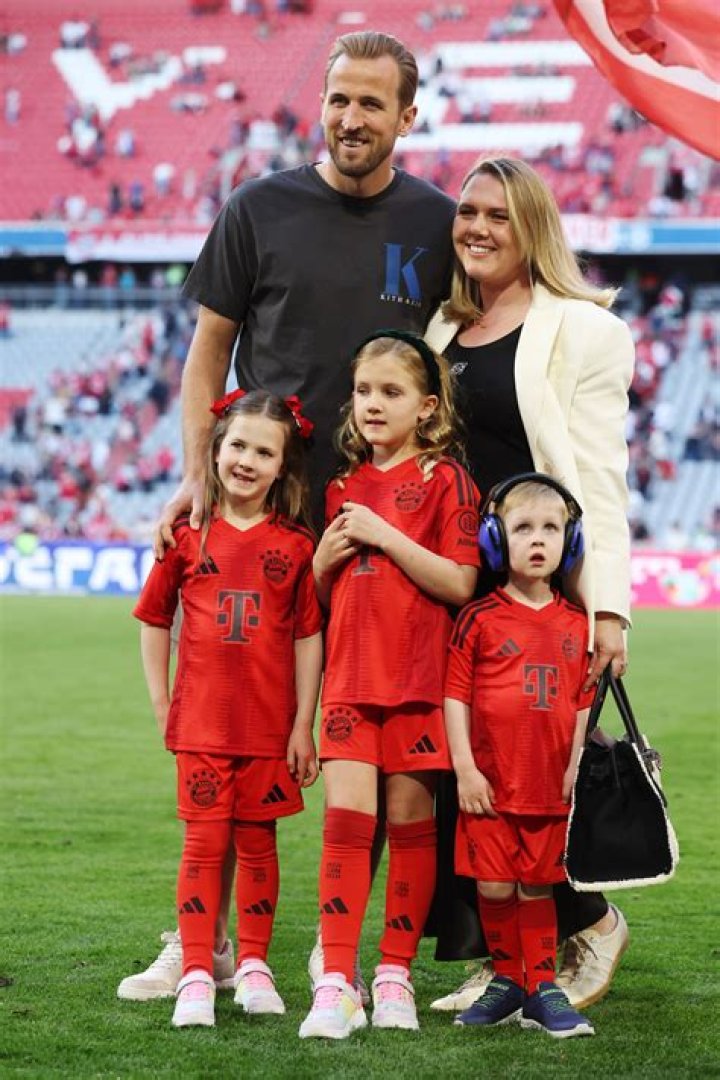Bayern Munich family come together to celebrate Christmas bash