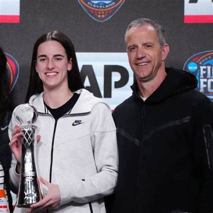 Caitlin Clark&rsquo;s parents are her biggest supporters. All about Brent and