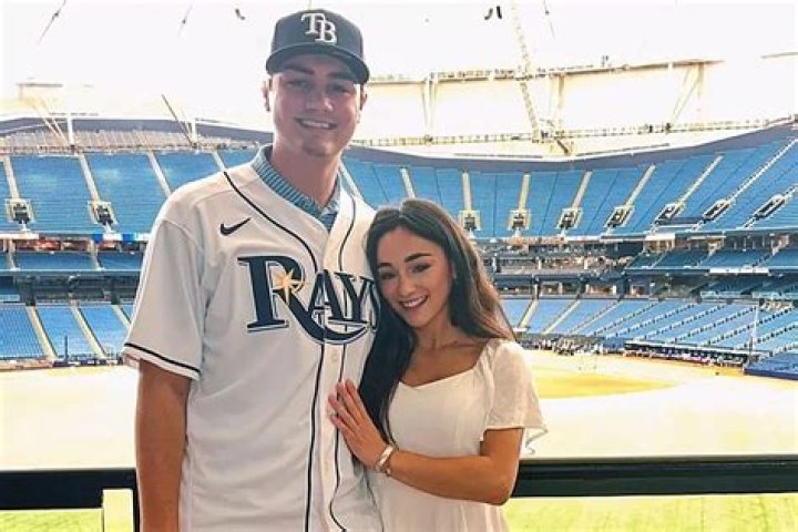 Elena Arenas celebra la llegada a la MLB de su novio en una conmovedora