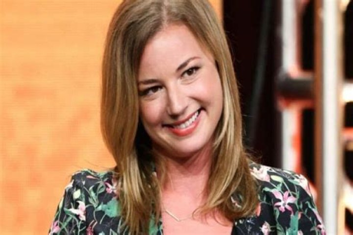 Emily VanCamp Net Worth, Age, Height, Husband, Profile, Movies