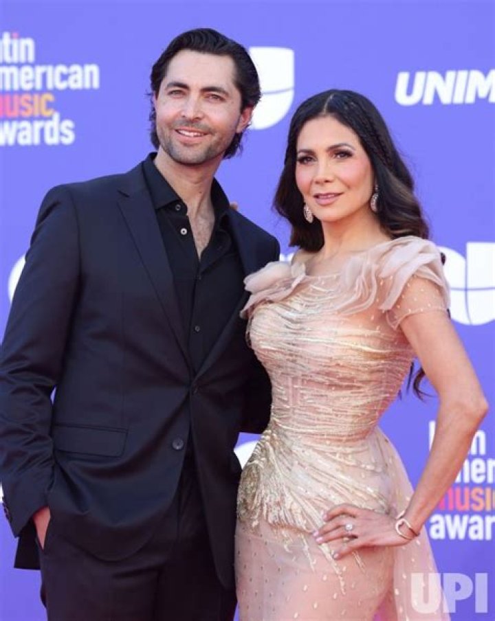 Forrest Kolb y Patricia Manterola 2 Barrio