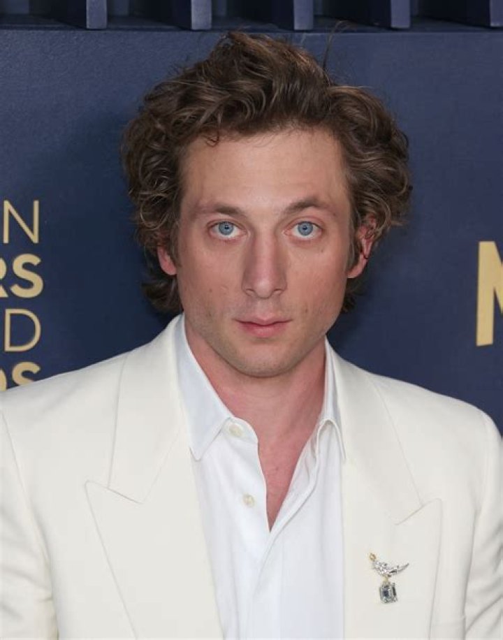 Jeremy Allen White's estranged wife details single mom life