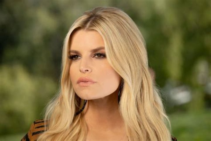 Jessica Simpson's Incredibly Toned Legs Photos