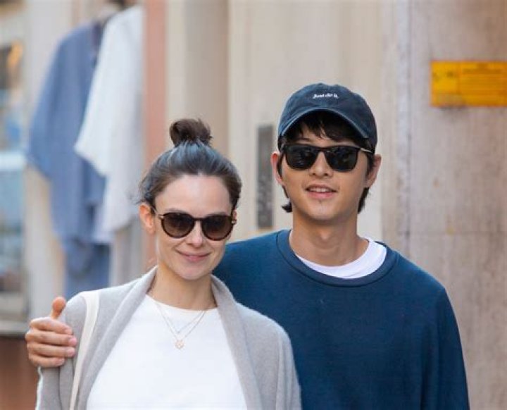 Katy Louise Saunders Boyfriend Meet Song Joongki