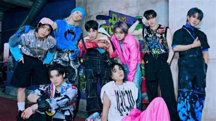 Kpop grupo Stray Kids anuncia sa&iacute;da de Woojin Metr&oacute;poles