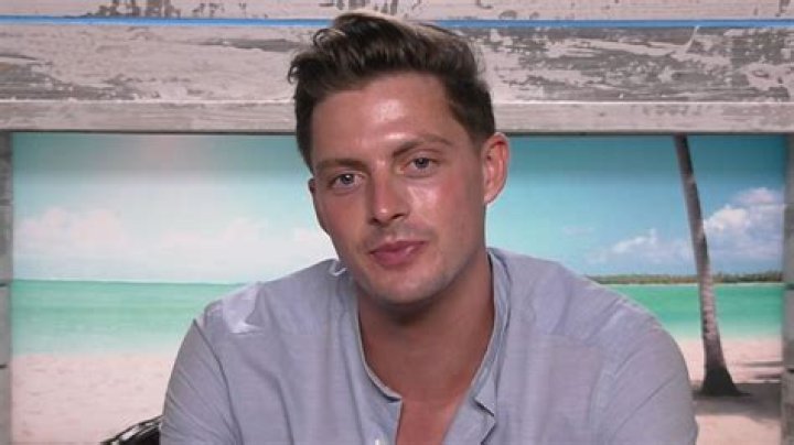 Love Island’s Dr Alex clearly does NOT handle rejection well London