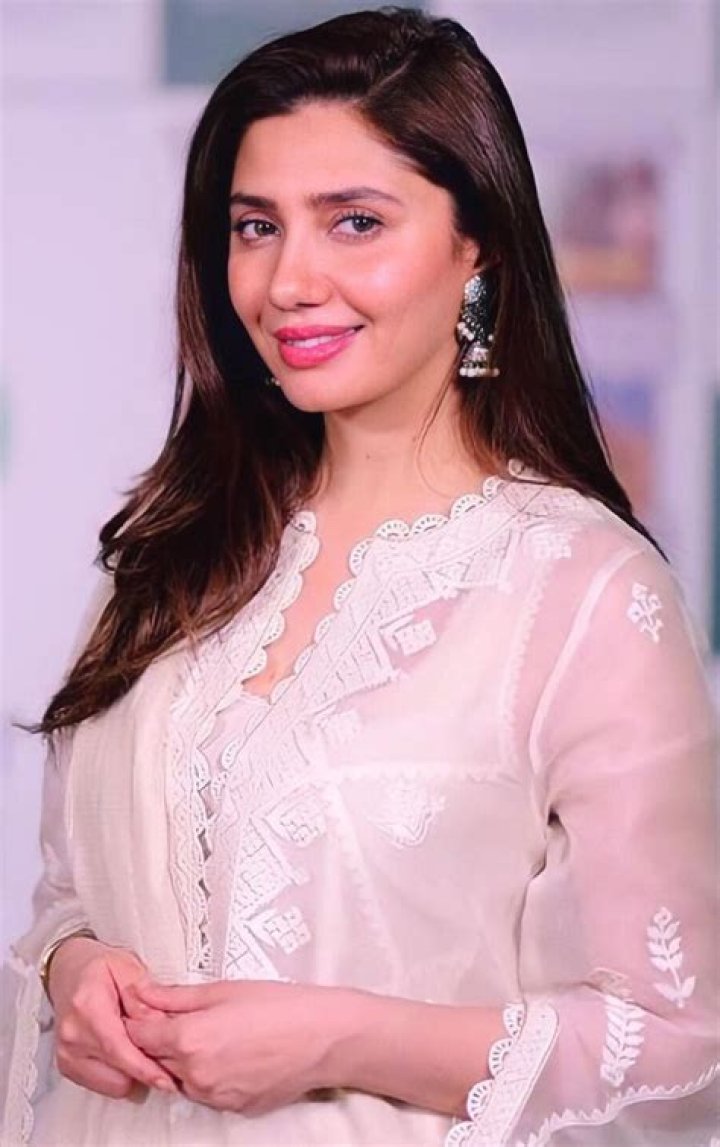 Mahira Khan's Love Life Married Against Her Parents' Will At 23