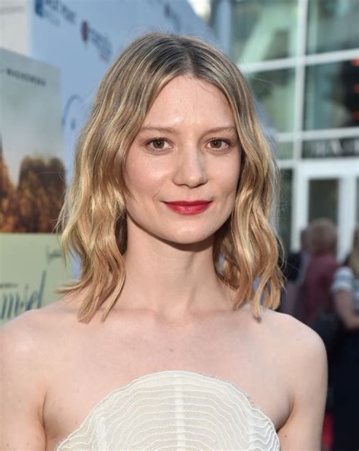 Mia Wasikowska Net Worth & Biography 2022 Stunning Facts You Need To Know