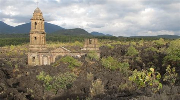 [Video] La iglesia sepultada por la lava volc&aacute;nica del volc&aacute;n