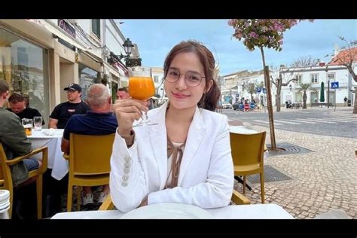 WATCH Kristel Fulgar moves to her new place in Hongdae in Seoul PUSH